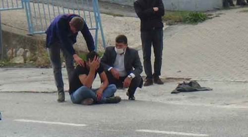 Yola oturup dakikalarca gözyaşı döktü!