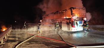 Yolcu Otobüsü Alevlere Teslim Oldu
