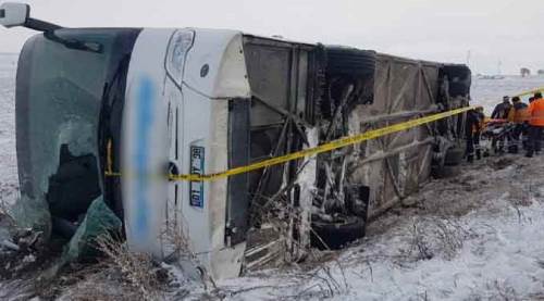 Yolcu otobüsü devrildi! Çok sayıda yaralı var...