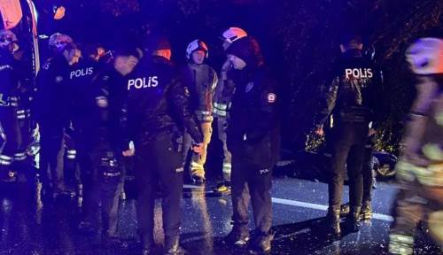 Yolcu otobüsü kaza yaptı:15 yaralı, 2 ölü!