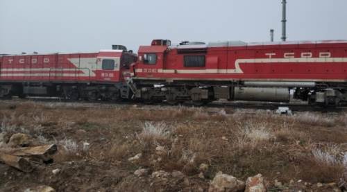 Yolcu treni ile yük treni çarpıştı: 14 yaralı