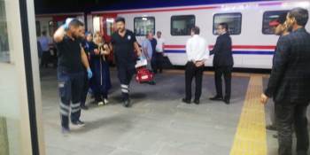 Yolcu Treninde Kolunu Kapıya Sıkıştıran Kadın Hastaneye Sevk Edildi
