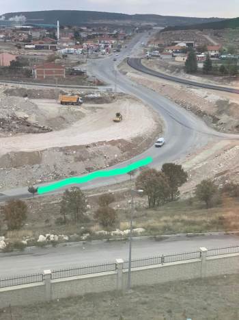 Yolda Uyarıcı Levha Olmaması Kazaya Davetiye Çıkarıyor
