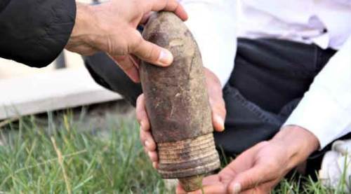 Yolda yürürken ayaklarına öyle bir şey takıldı ki...