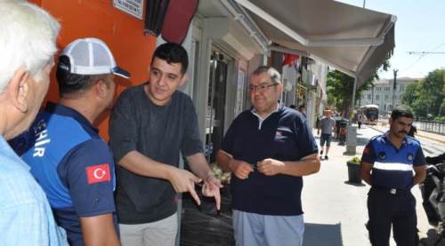 Yolu kapatmaktan ceza yedi, "ucuz ekmek sattığım için" dedi