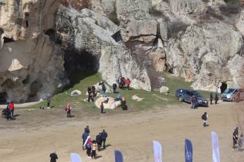 Yönlerini Tarihin İçinde Aradılar
