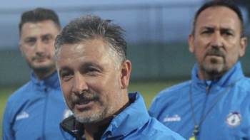 Yücer Takımla Çıktığı İlk Antrenmanda Futbolcularla Toplantı Yaptı
