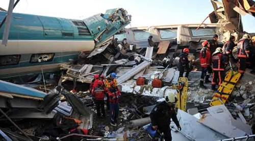 Yüksek Hızlı Tren kaza yaptı! Ölü ve yaralılar var...