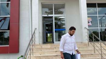 Yumrukla Bayıltıp, Yerde De Defalarca Tekmeledi
