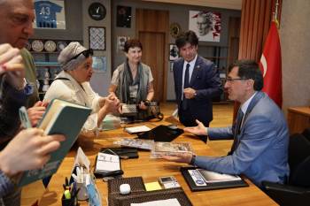 Yunanistan’Dan Gelen Kütahya Ve Selanik Kökenli Misafirleri Makamında Ağırladı
