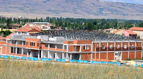 Yunusemre Spor Kompleksi hızla yükseliyor