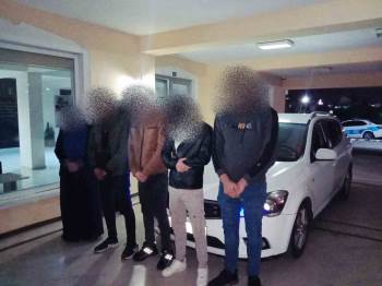 Yurda Kaçak Yollardan Giren Yabancı Uyruklu 4 Kişi Yakalandı
