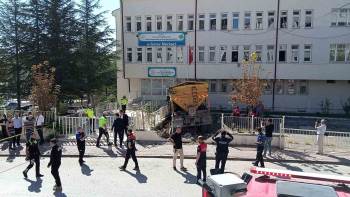 Yürekleri Ağza Getiren Kaza Ucuz Atlatıldı
