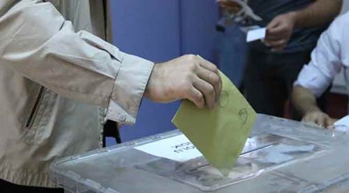 Yurt dışında 1 milyon 763 bin 361 seçmen oy kullandı