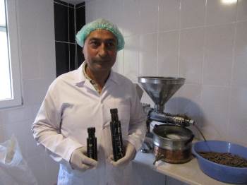 Yurt Dışından Gelip Memleketinde Haşhaş Yağı Üretmeye Başladı
