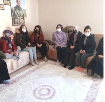 Yurt Öğrencilerinden Şehit Annesine Ziyaret
