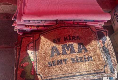 Yüz Güldüren Paspaslar: "Semt Bizim, Ev Kira"