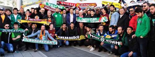  Yüzlerce taraftar Eren ve Mert için toplandı