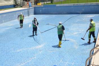 Yüzme Havuzu Kurslar İçin Hazırlanıyor
