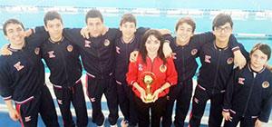 Yüzmede yüzümüzü güldürdüler