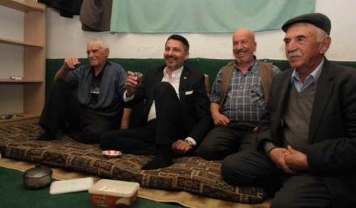 Yüzügüllü Mutallip'de vatandaşlarla buluştu