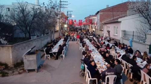 Yüzügüllü Sazova’da vatandaşlarla buluştu