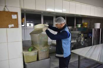 Zabıta Ekiplerinden Tatlı İmalathanelerinde Sıkı Denetim
