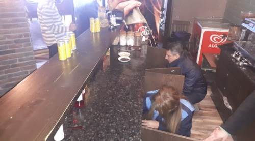 Zabıta hangi dolabı açsa fare pisliği çıktı!