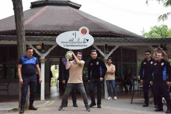 Zabıta Özel Bireylerle Voleybol Ve Yakar Top Oynadı
