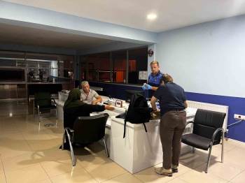 Zabıtaları 40 Dakika Peşinden Koşturan Dilencinin Başvurmadığı Yol Kalmadı
