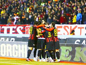 Zafer şarkılarıyla çıkalım yola