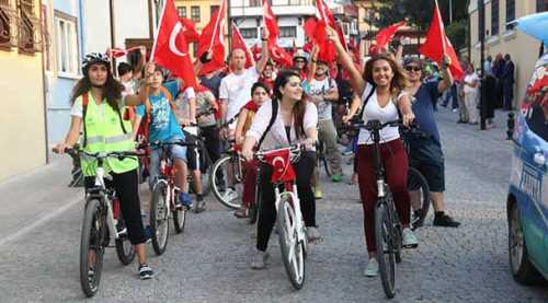 Zafere pedalladılar