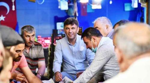 Zihni Çalışkan pazarcı esnafıyla bir araya geldi