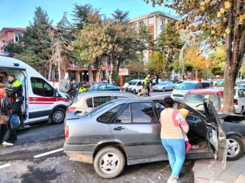 Zincirleme Kazada Biri Bebek 3 Kişi Yaralandı
