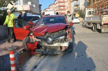 Zincirleme Trafik Kazası, 1’İ Çocuk 3 Yaralı
