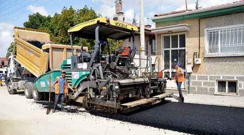 Zincirlikuyu’da yol ve kaldırımlar yenileniyor
