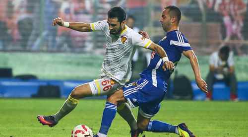 Zirvedeki rakiplerinden 7 puan