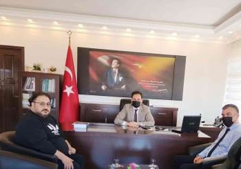 Ziyarete Gelen Gurbetçi Memleketindeki Sporcuları Unutmadı
