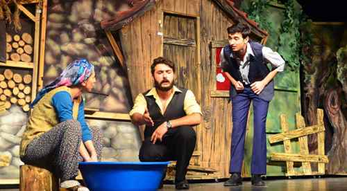 Zoraki Tabip sahneye çıktı