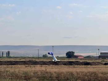 Zorunlu İniş Yaptığı Açıklanan Uçak Günün Aydınlanmasıyla Görüntülendi
