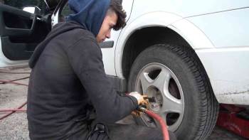 Zorunlu Uygulama Öncesi Oto Lastikçilerinde Yoğunluk

