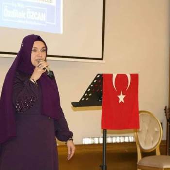 Züleyha Özbay Bilgiç’E Şiir Ödülü
