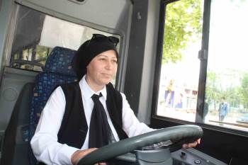 (Özel) O, Afyonkarahisar’In Tek Kadın Otobüs Şoförü
