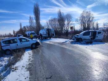 Afyonkarahisar’Da Trafik Kazası, 6 Kişi Yaralandı
