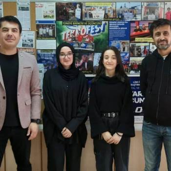 Afyonkarahisarlı Öğrenciler Tübitak Yarışmasında Türkiye Birincisi Oldu
