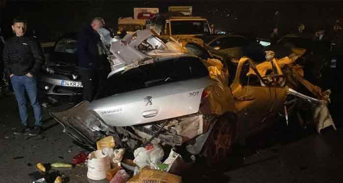Akıl almaz kaza: 26 araç birbirine girdi