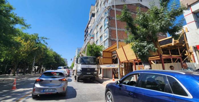 Atatürk Caddesi’nde trafik yoğunluğu artıyor Atatürk Caddesi’nde trafik yoğunluğu artıyor
