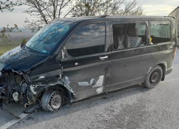 Bariyerlere Çarpan Minibüste 1 Kişi Öldü, 2’Si Çocuk 3 Kişi Yaralandı
