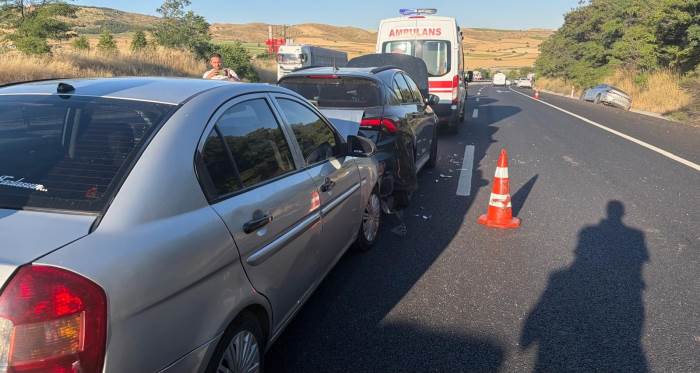 Bilecik’te 4 araç birbirine girdi: 2 çocuk yaralandı! Bilecik’te 4 araç birbirine girdi: 2 çocuk yaralandı!