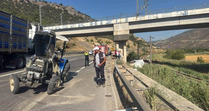Bilecik’te LPG tankeri ile traktör çarpıştı: 1’i ağır 2 yaralı Bilecik’te LPG tankeri ile traktör çarpıştı: 1’i ağır 2 yaralı